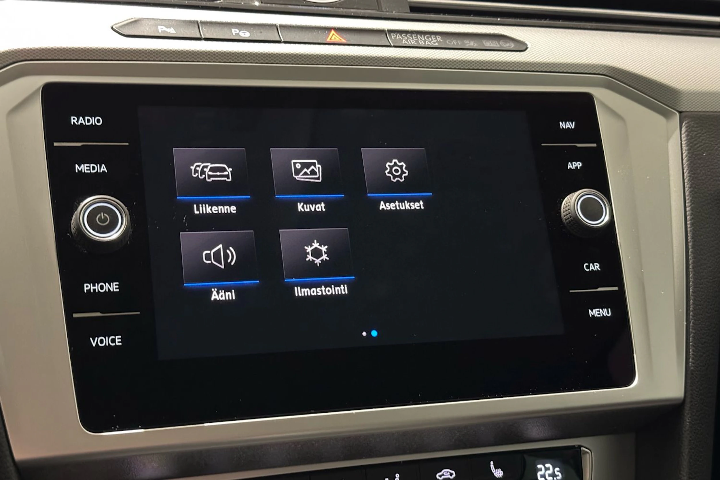 met. sininen Volkswagen Passat 2018 kuva 24.