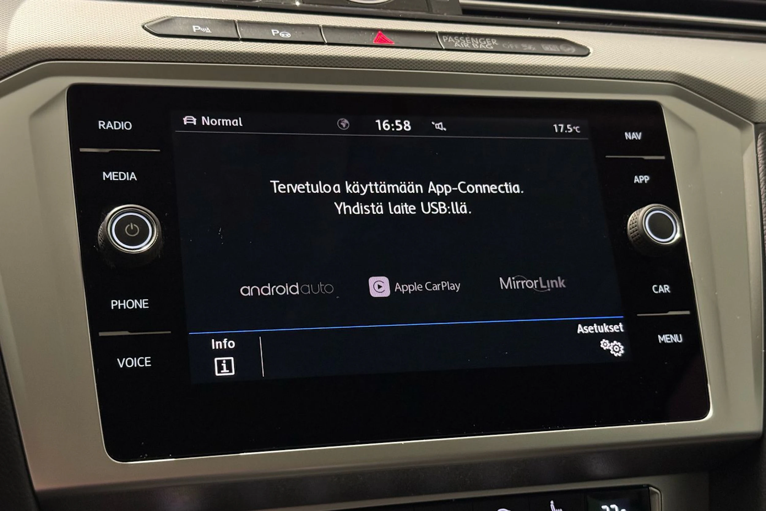 met. sininen Volkswagen Passat 2018 kuva 27.