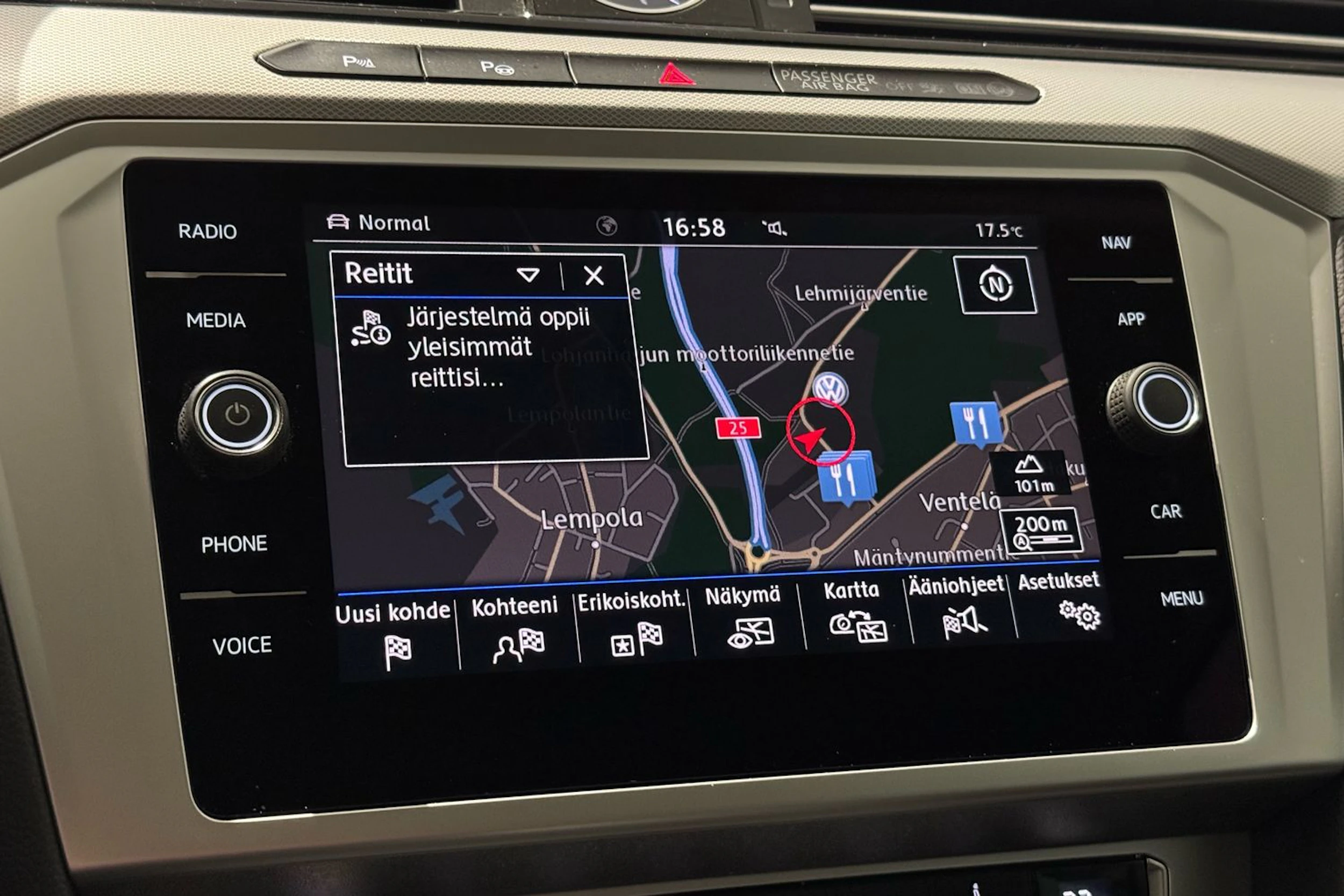 met. sininen Volkswagen Passat 2018 kuva 28.