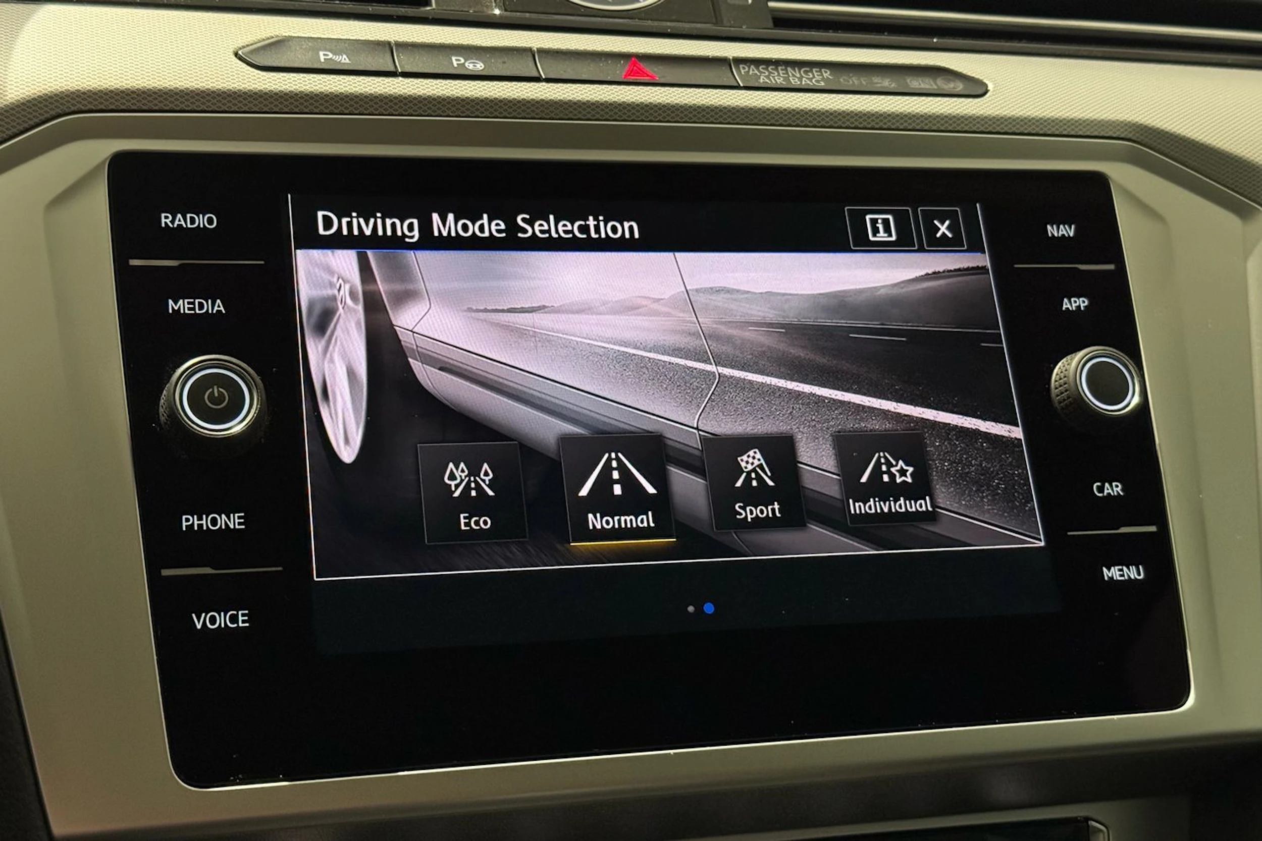 met. sininen Volkswagen Passat 2018 kuva 29.