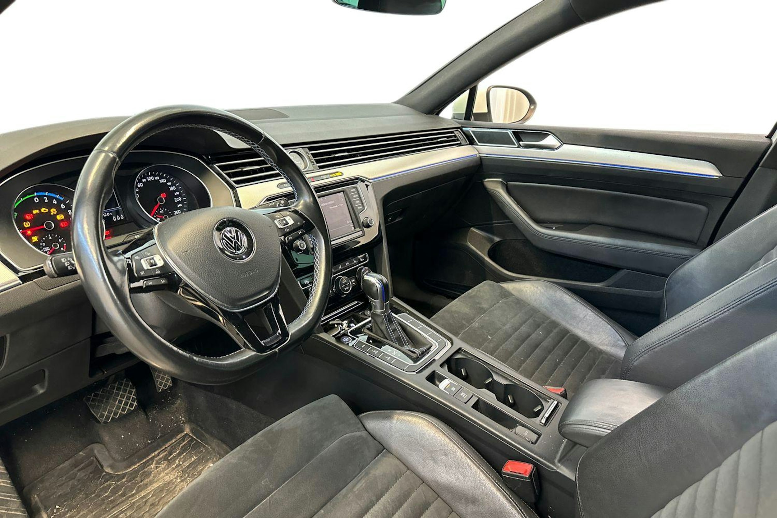 valkoinen Volkswagen Passat 2017 kuva 3.