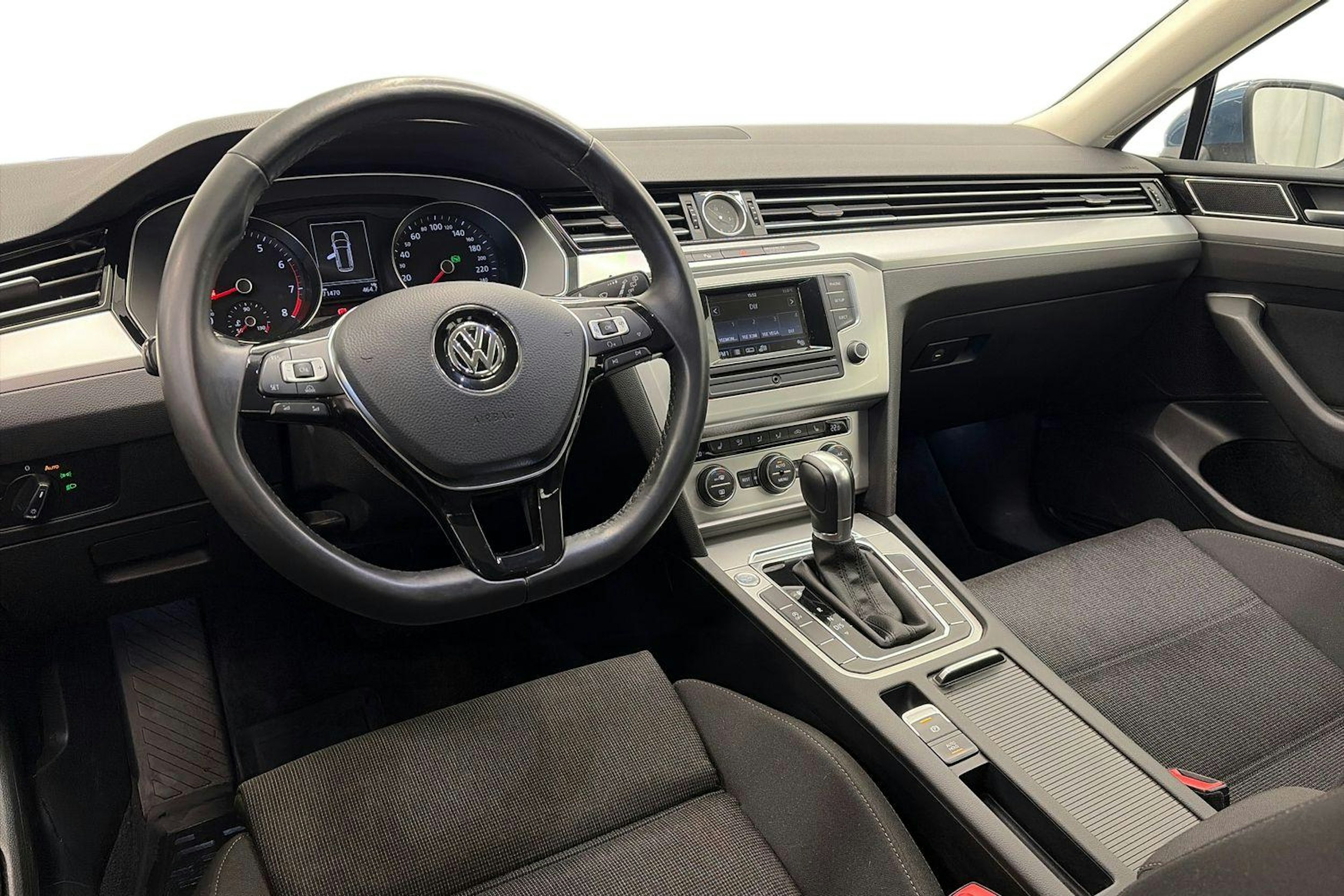 sininen Volkswagen Passat 2017 kuva 7.