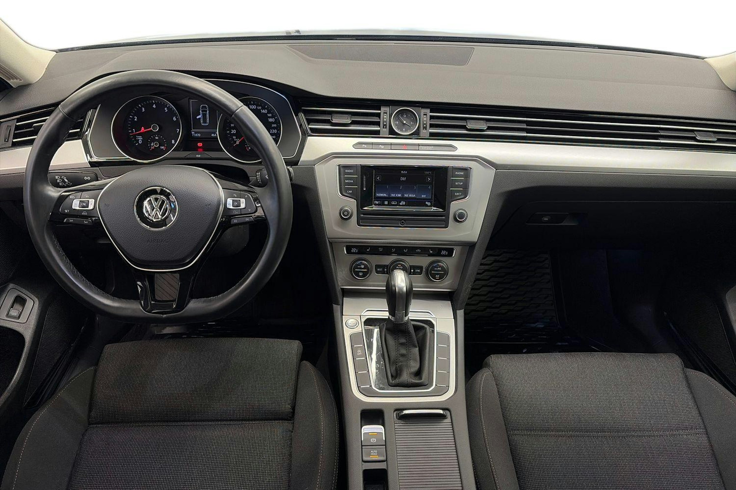 sininen Volkswagen Passat 2017 kuva 9.