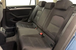 sininen Volkswagen Passat 2017 kuva 10.