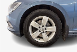 sininen Volkswagen Passat 2017 kuva 11.