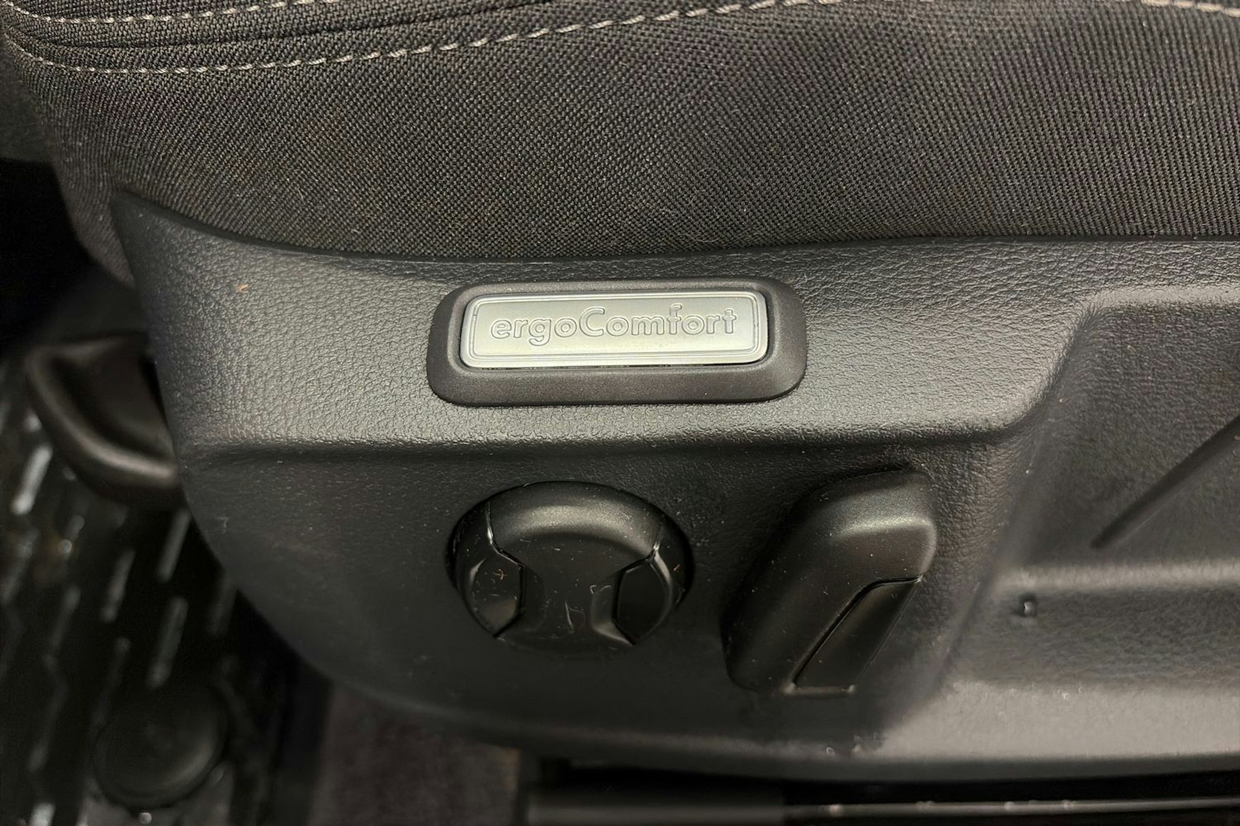 sininen Volkswagen Passat 2017 kuva 16.