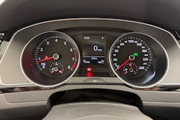 sininen Volkswagen Passat 2017 kuva 17.