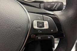 sininen Volkswagen Passat 2017 kuva 19.