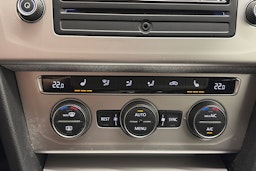 sininen Volkswagen Passat 2017 kuva 22.