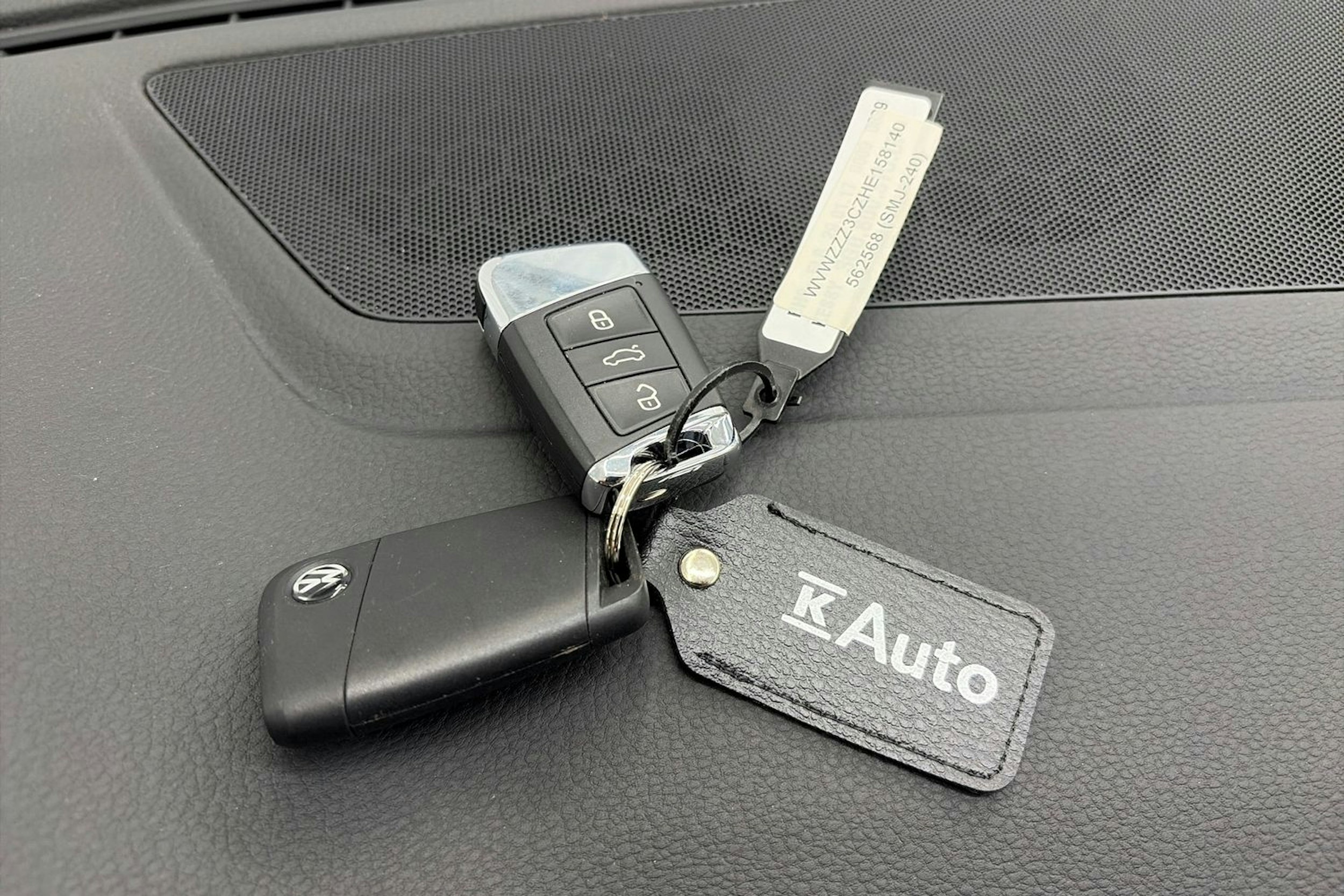 sininen Volkswagen Passat 2017 kuva 23.