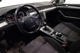 Ruskea (beige) Volkswagen PASSAT 2017 kuva 3.