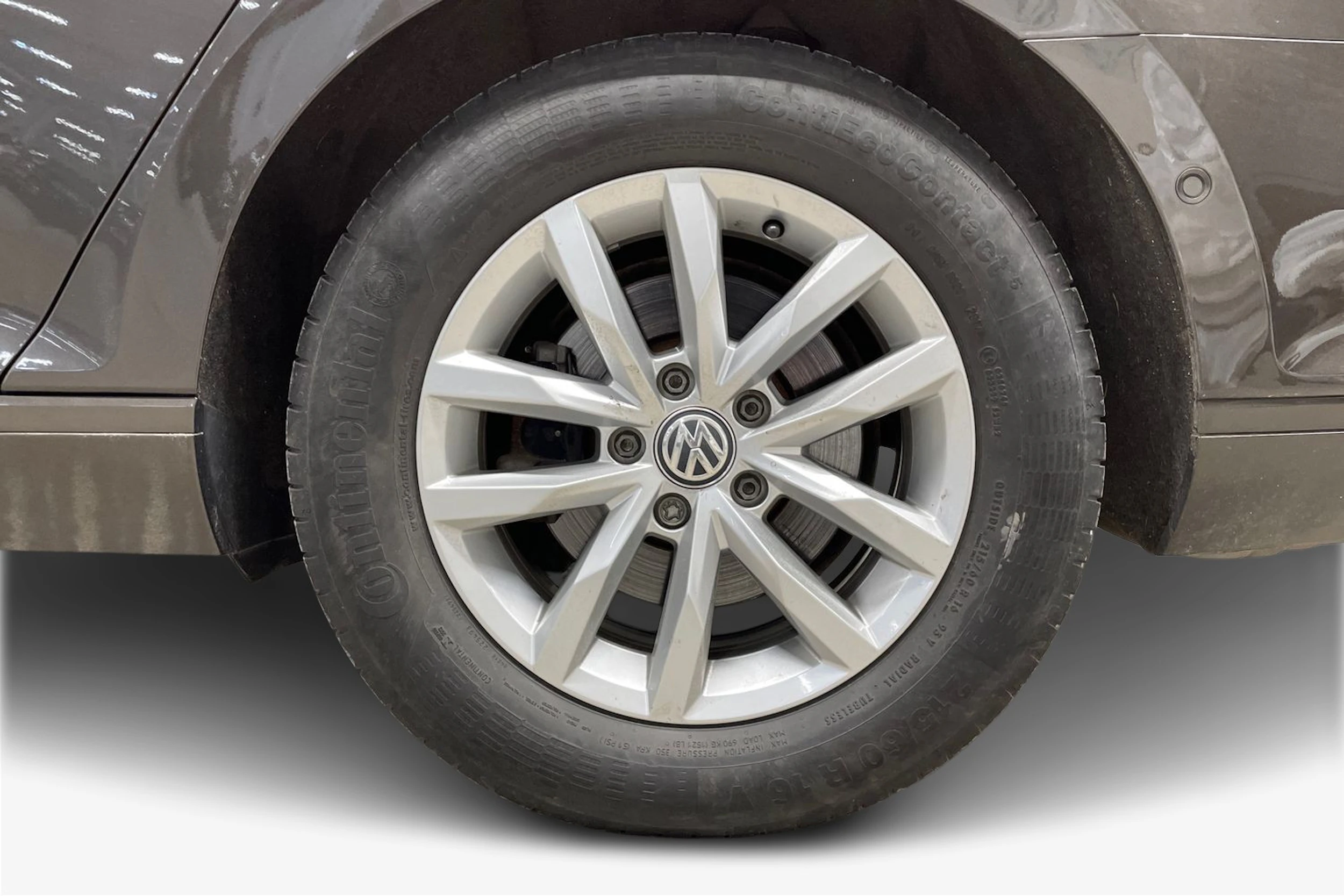 Ruskea (beige) Volkswagen PASSAT 2018 kuva 9.