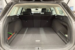 Ruskea (beige) Volkswagen PASSAT 2018 kuva 12.