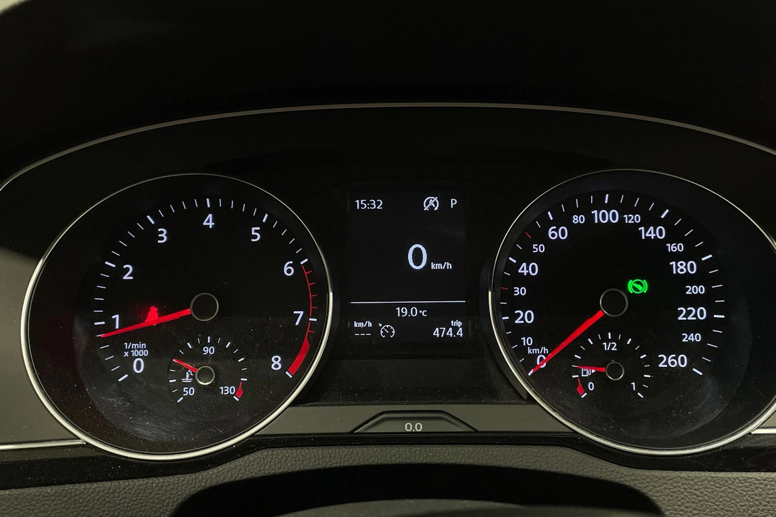 Ruskea (beige) Volkswagen PASSAT 2018 kuva 13.