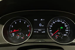 Ruskea (beige) Volkswagen PASSAT 2018 kuva 13.