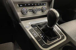 Ruskea (beige) Volkswagen PASSAT 2018 kuva 16.