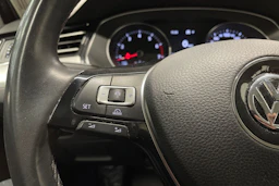 Ruskea (beige) Volkswagen PASSAT 2018 kuva 18.