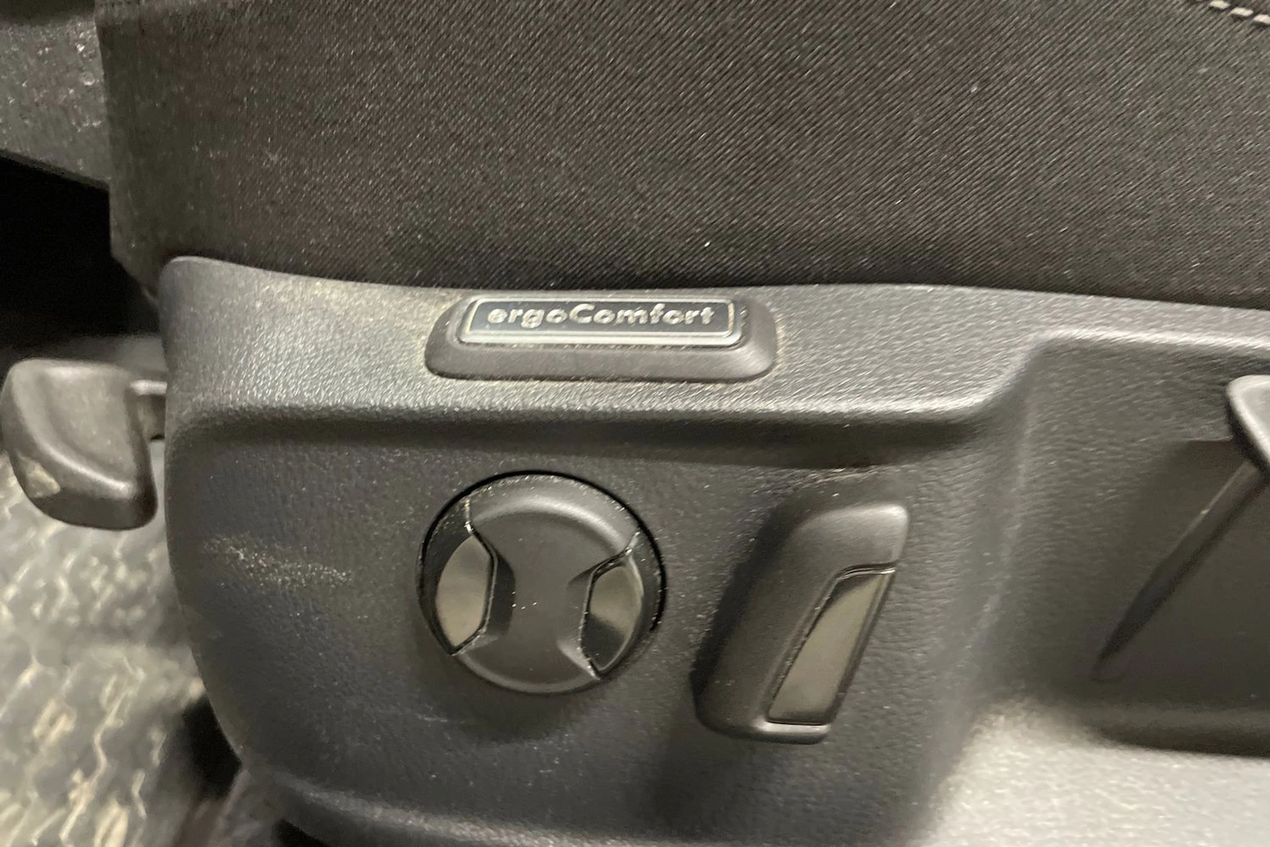 Ruskea (beige) Volkswagen PASSAT 2018 kuva 21.