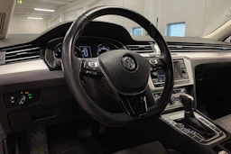 Ruskea (beige) Volkswagen PASSAT 2018 kuva 22.