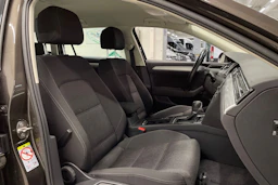 Ruskea (beige) Volkswagen PASSAT 2018 kuva 23.