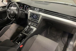 Ruskea (beige) Volkswagen PASSAT 2018 kuva 24.