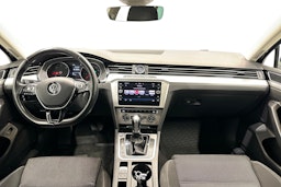 sininen Volkswagen Passat 2018 kuva 9.