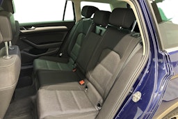 sininen Volkswagen Passat 2018 kuva 10.