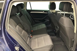 sininen Volkswagen Passat 2018 kuva 11.