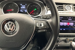 sininen Volkswagen Passat 2018 kuva 17.