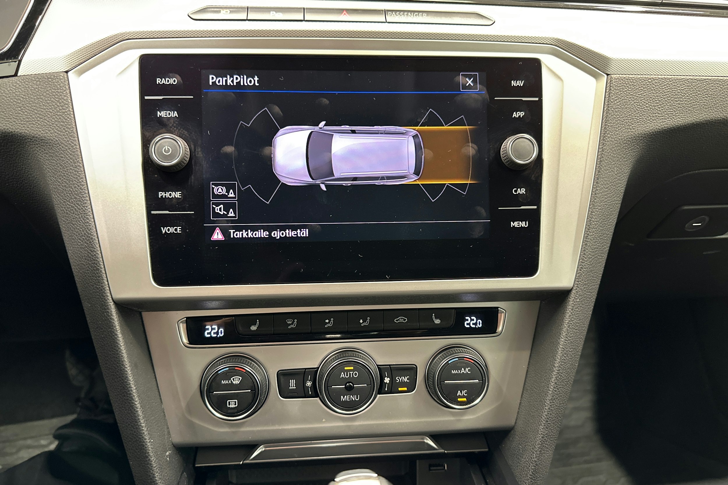 sininen Volkswagen Passat 2018 kuva 19.