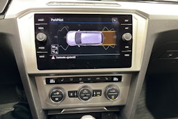 sininen Volkswagen Passat 2018 kuva 19.