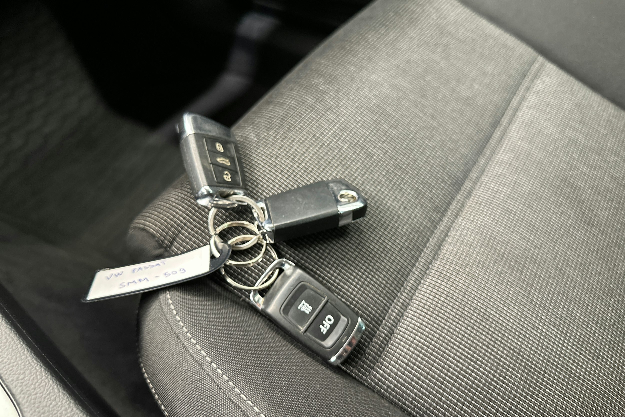 sininen Volkswagen Passat 2018 kuva 21.