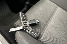 sininen Volkswagen Passat 2018 kuva 21.