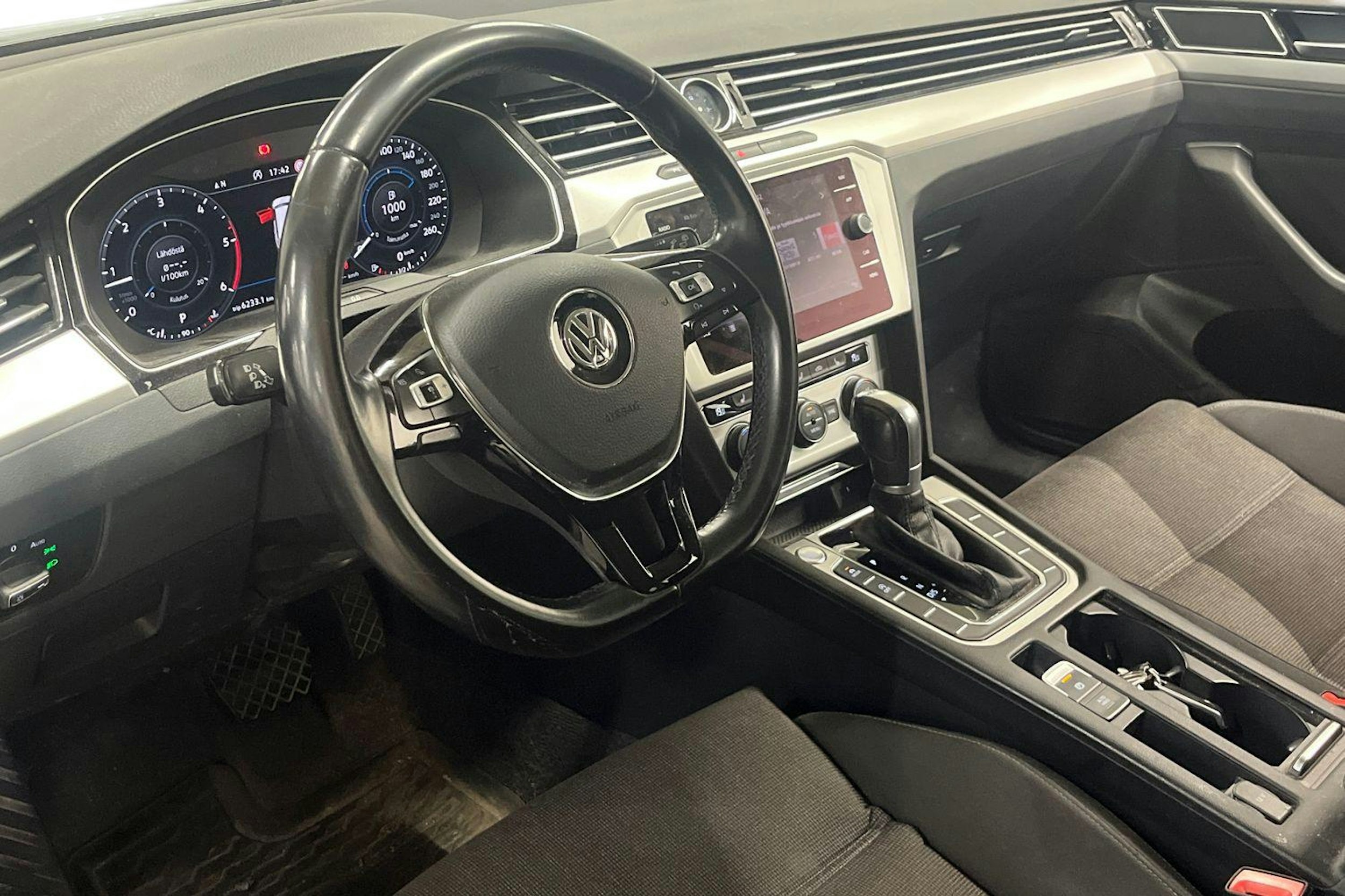 Harmaa Volkswagen PASSAT 2017 kuva 3.
