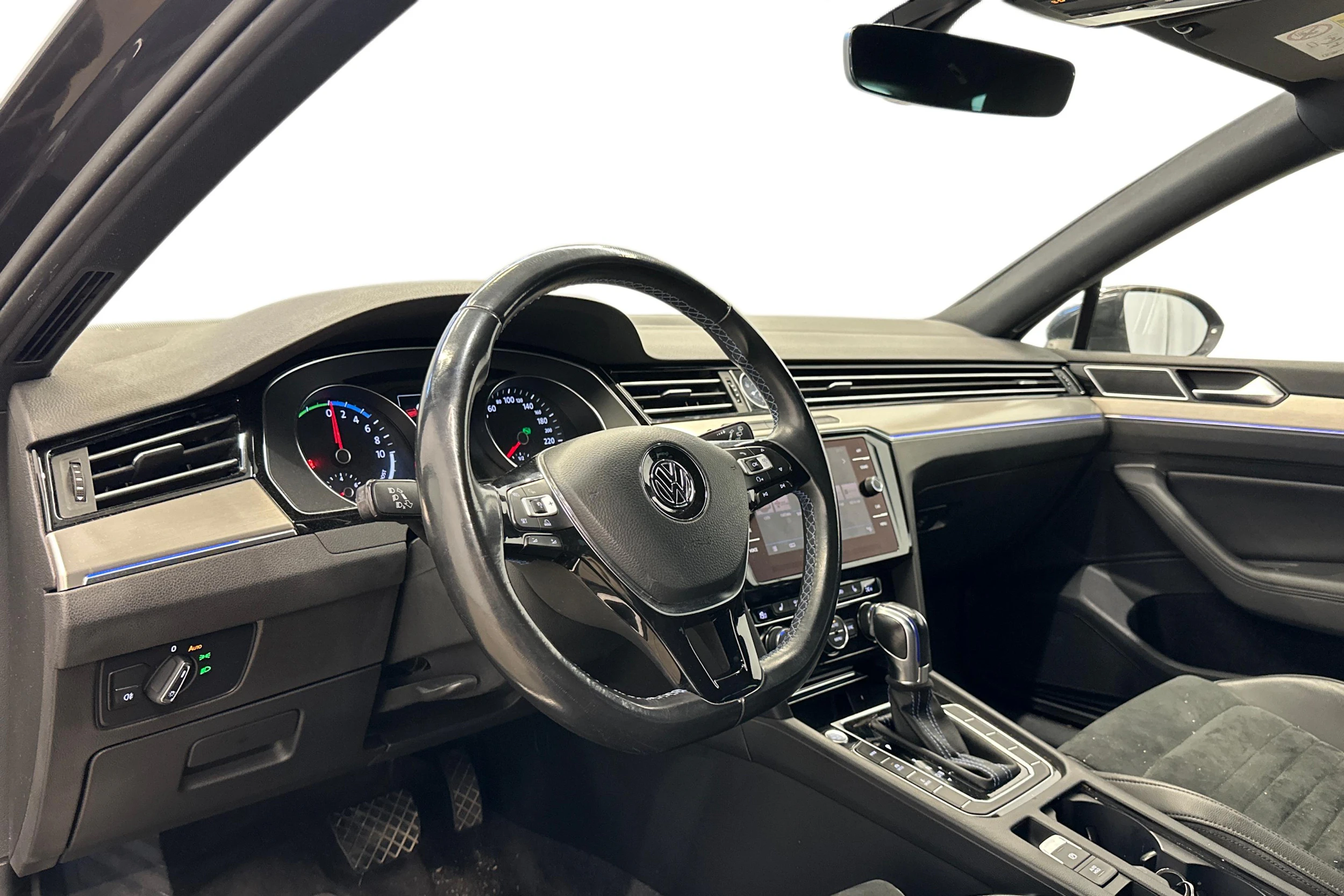 harmaa Volkswagen Passat 2018 kuva 3.