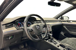 harmaa Volkswagen Passat 2018 kuva 3.
