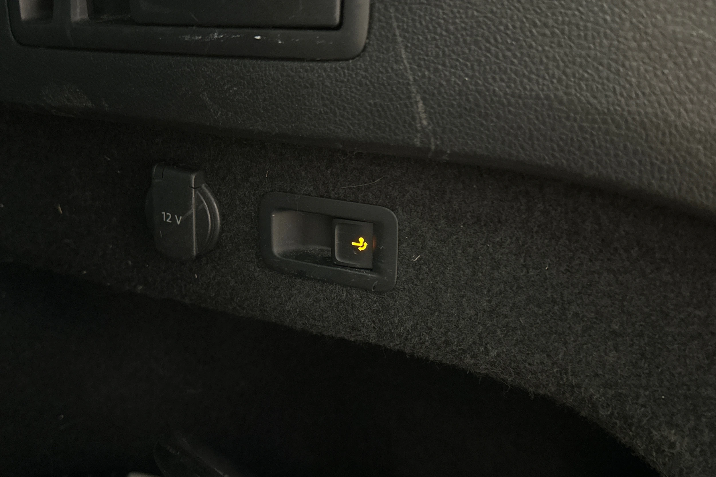 harmaa Volkswagen Passat 2018 kuva 7.