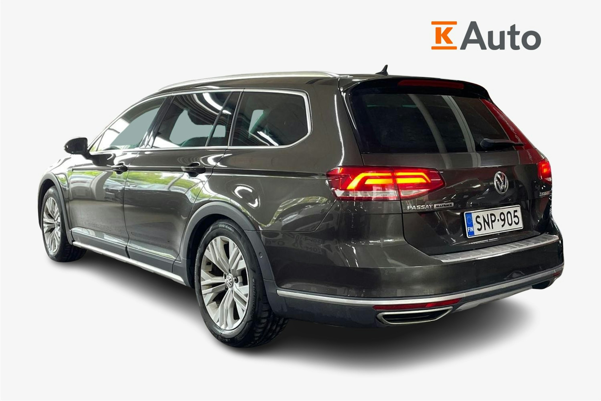 Ruskea (beige) Volkswagen PASSAT 2017 kuva 2.