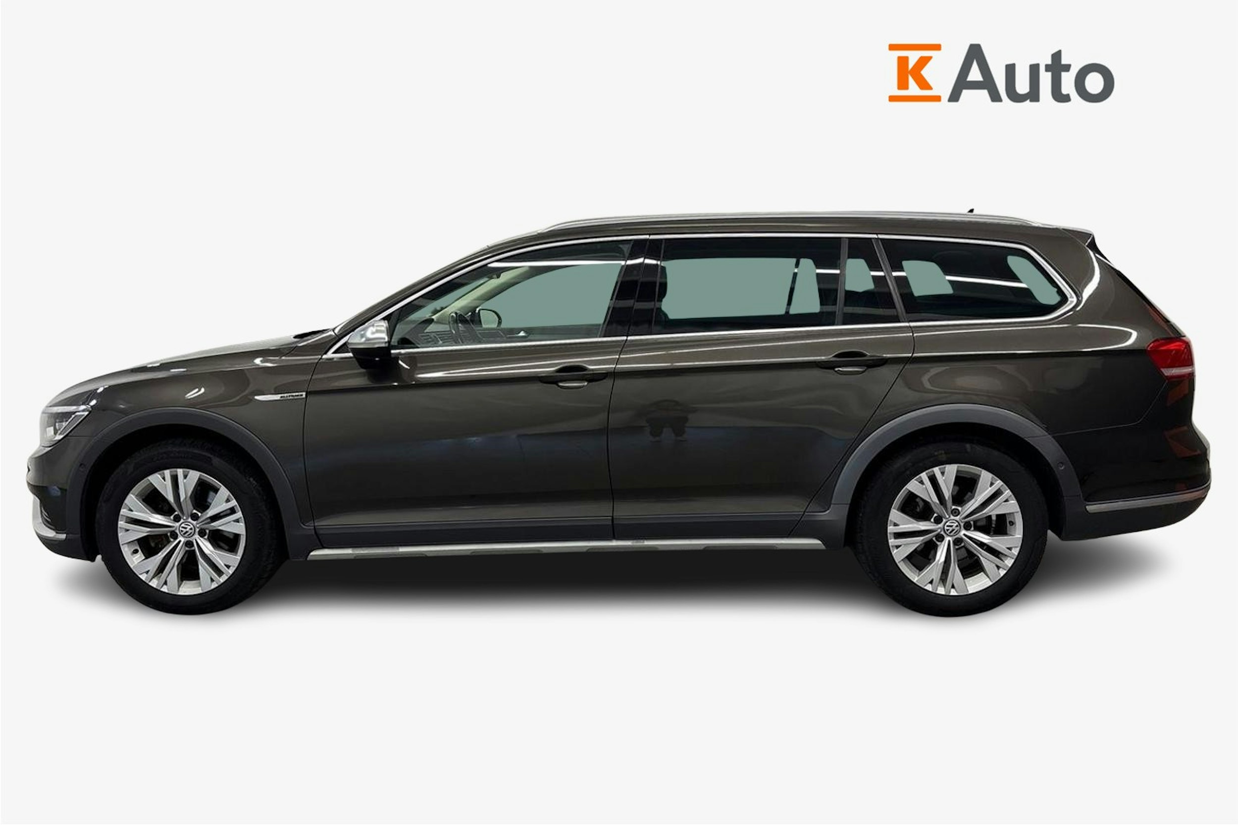 ruskea (beige) Volkswagen Passat 2017 kuva 5.
