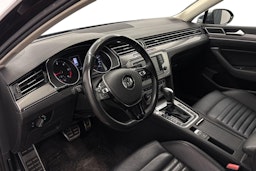 ruskea (beige) Volkswagen Passat 2017 kuva 6.