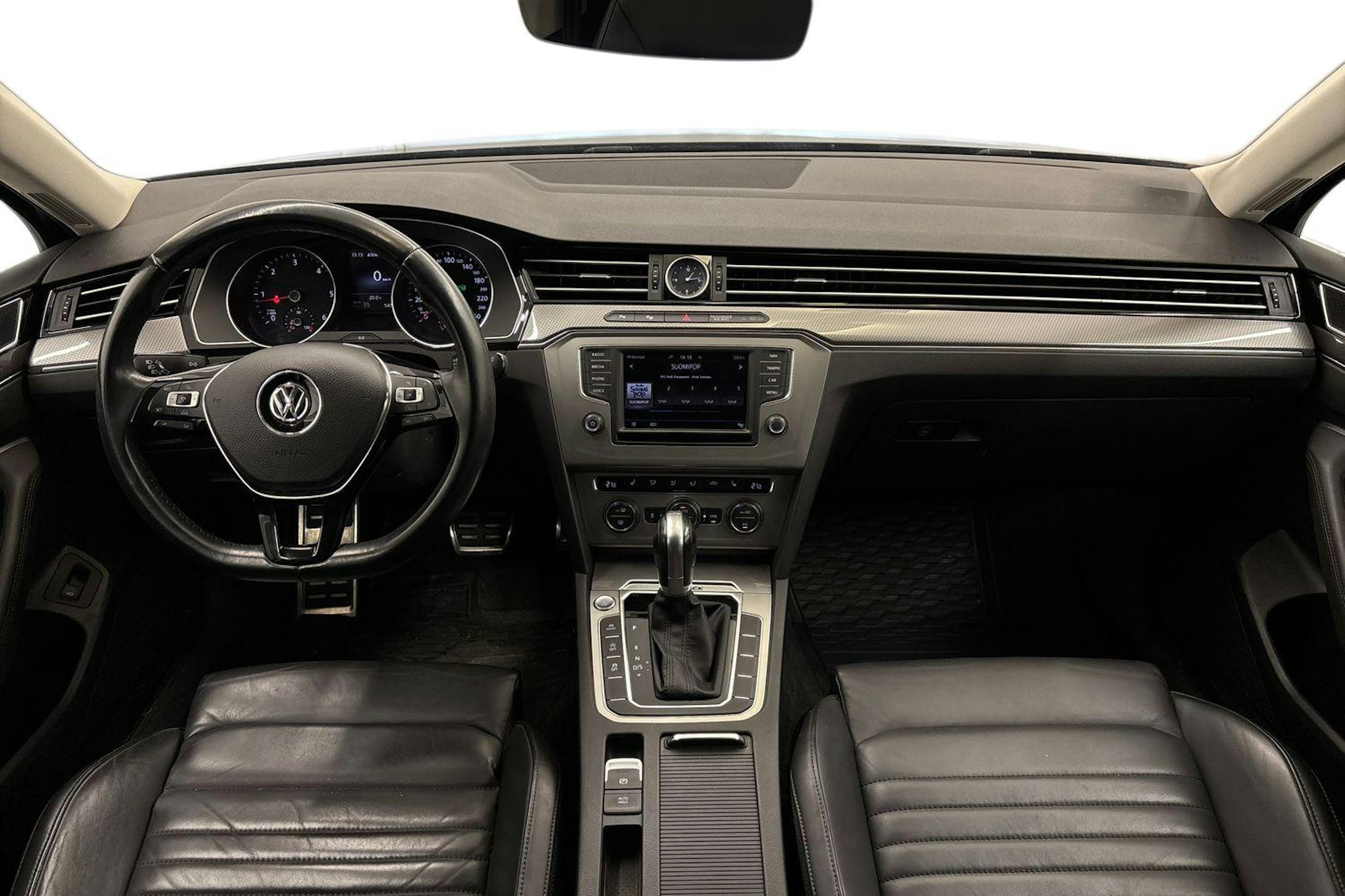 ruskea (beige) Volkswagen Passat 2017 kuva 7.