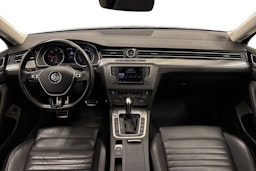 ruskea (beige) Volkswagen Passat 2017 kuva 7.