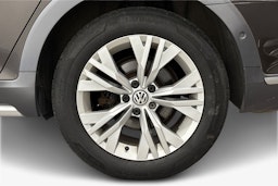 ruskea (beige) Volkswagen Passat 2017 kuva 9.