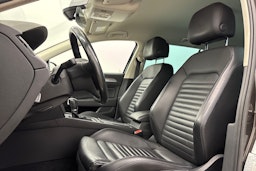 ruskea (beige) Volkswagen Passat 2017 kuva 11.