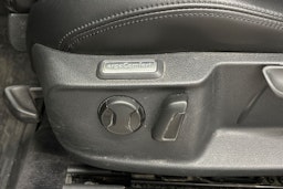 ruskea (beige) Volkswagen Passat 2017 kuva 12.
