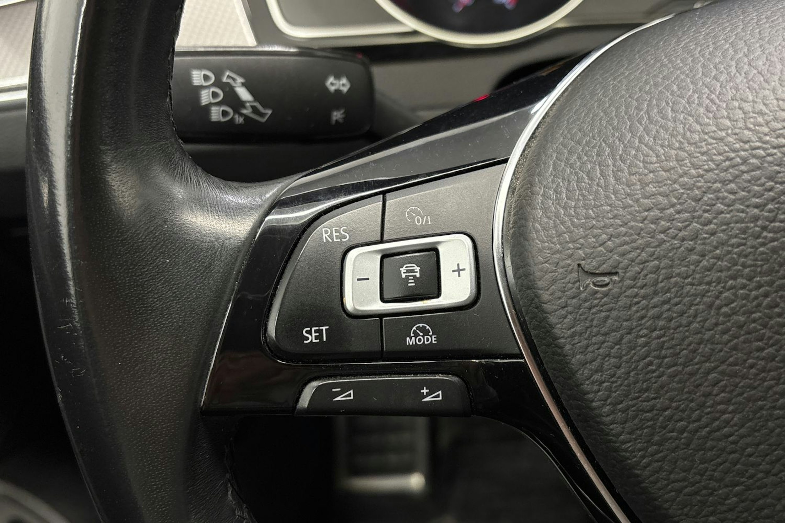 ruskea (beige) Volkswagen Passat 2017 kuva 14.