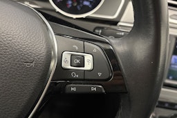 ruskea (beige) Volkswagen Passat 2017 kuva 15.
