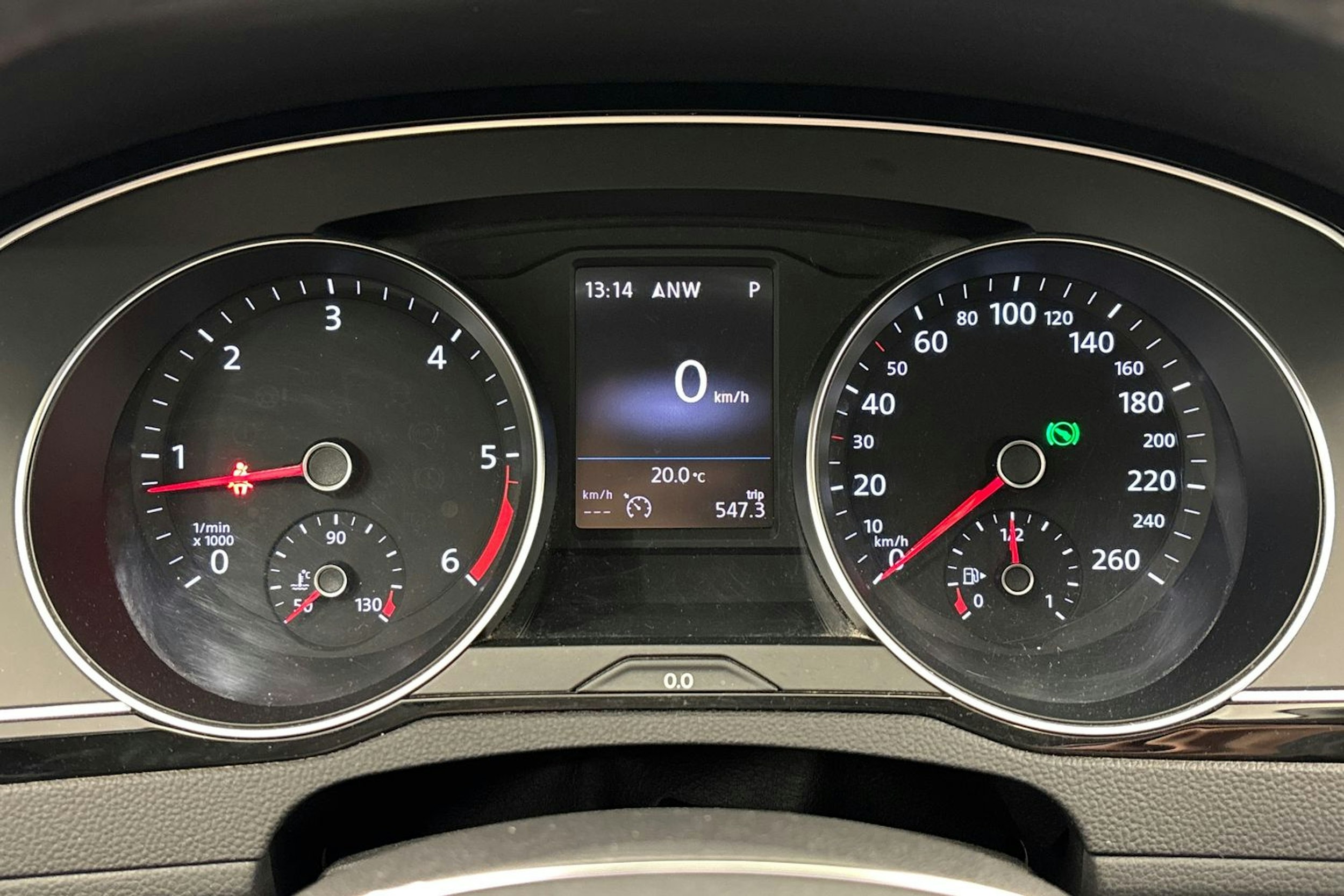 ruskea (beige) Volkswagen Passat 2017 kuva 16.
