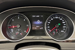 ruskea (beige) Volkswagen Passat 2017 kuva 16.