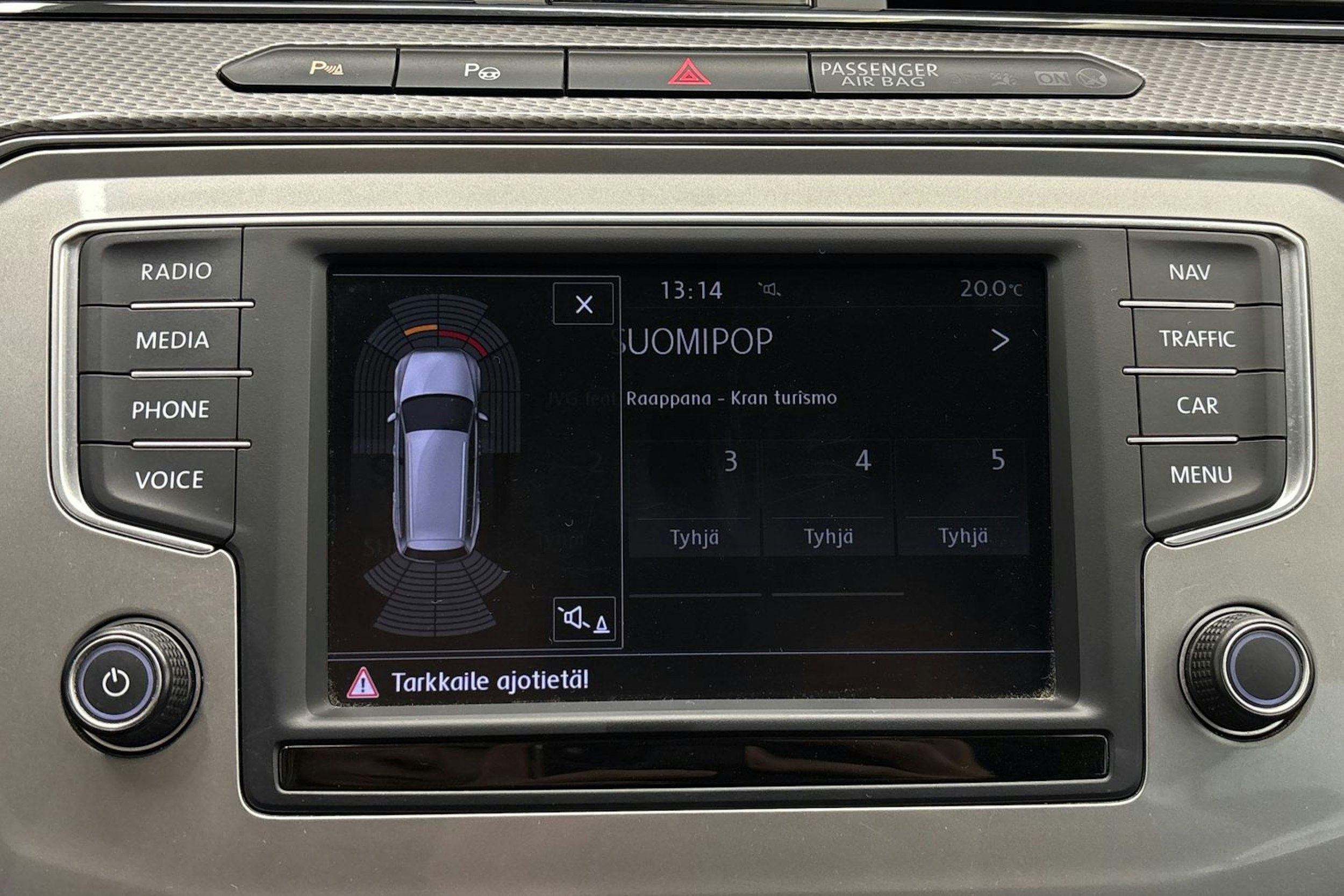 ruskea (beige) Volkswagen Passat 2017 kuva 17.